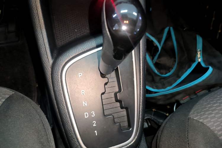 Used Hyundai Verna (older generation) 2017 1.4L Automatic YueXiang Edition China V-standard Gear Lever