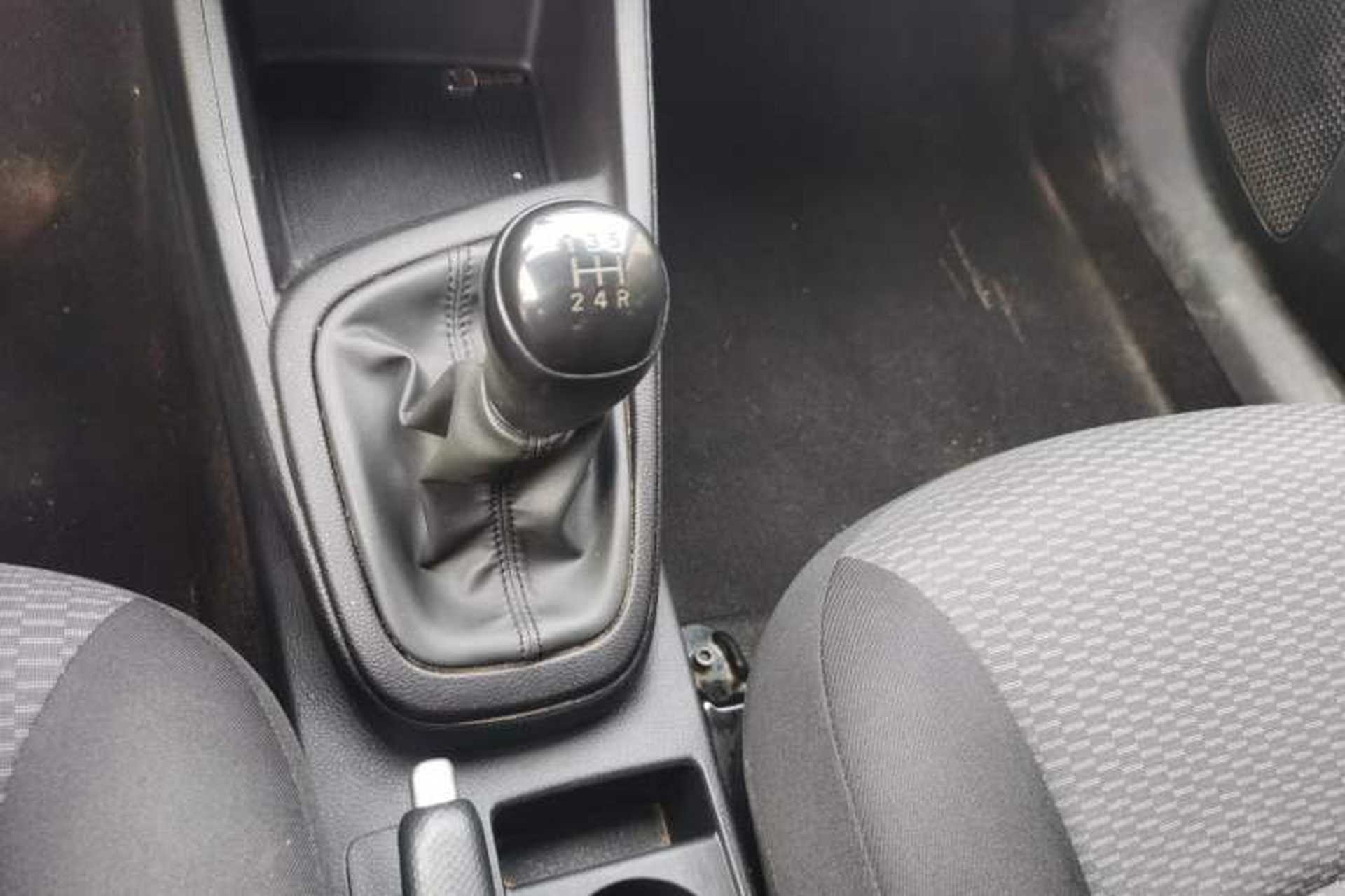 Used Hyundai Verna (older generation) 2017 1.4L Manual Refreshed Version China V Standard Gear Lever