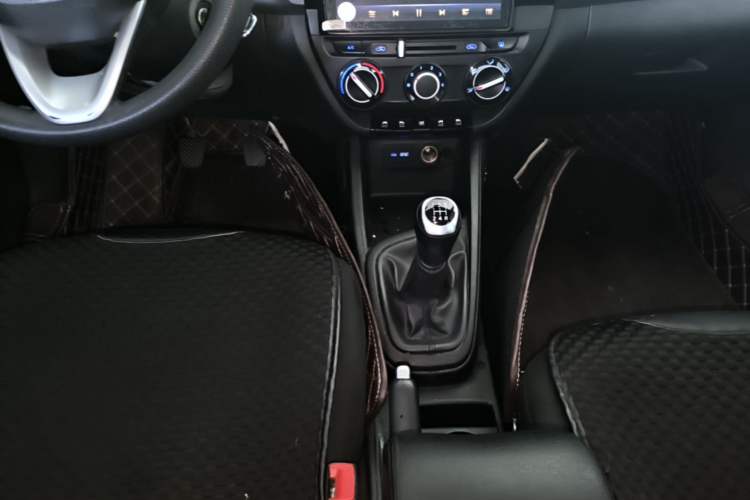 Used Hyundai Verna (older generation) 2017 1.4L Manual Huancai Edition China VI Gear Lever