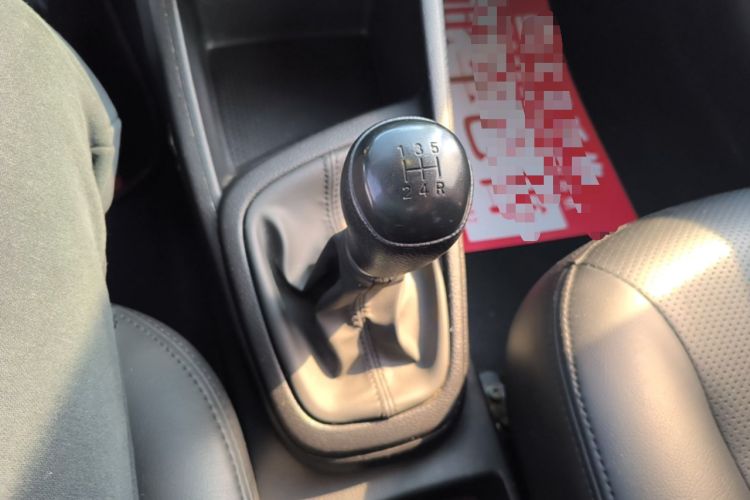 Used Hyundai Verna (older generation) 2017 1.4L Manual Refreshed Version China VI Standard Gear Lever