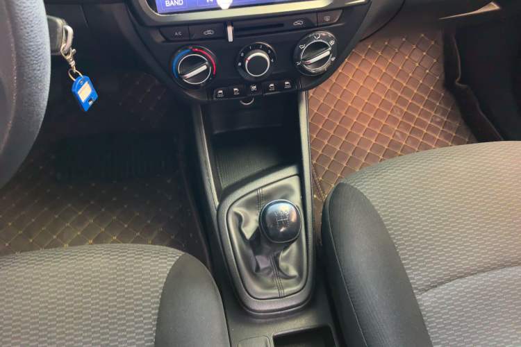 Used Hyundai Verna (older generation) 2017 1.4L Manual Refreshed Version China V Standard Gear Lever