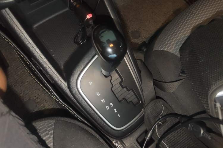 Used Hyundai Verna (older generation) 2017 1.4L Automatic YueXiang Edition China V-standard Gear Lever