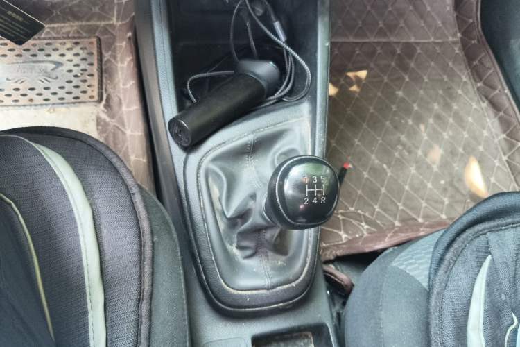 Used Hyundai Verna (older generation) 2017 1.4L Manual Refreshed Version China VI Standard Gear Lever