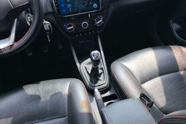 Used Hyundai Verna (older generation) 2017 1.4L Manual Huancai Edition China V Standard Gear Lever