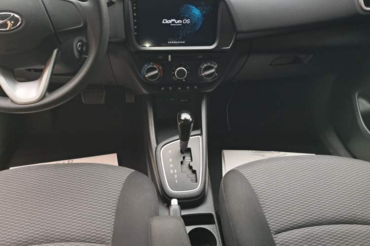 Used Hyundai Verna (older generation) 2017 1.4L Automatic YueXiang Edition China V-standard Gear Lever