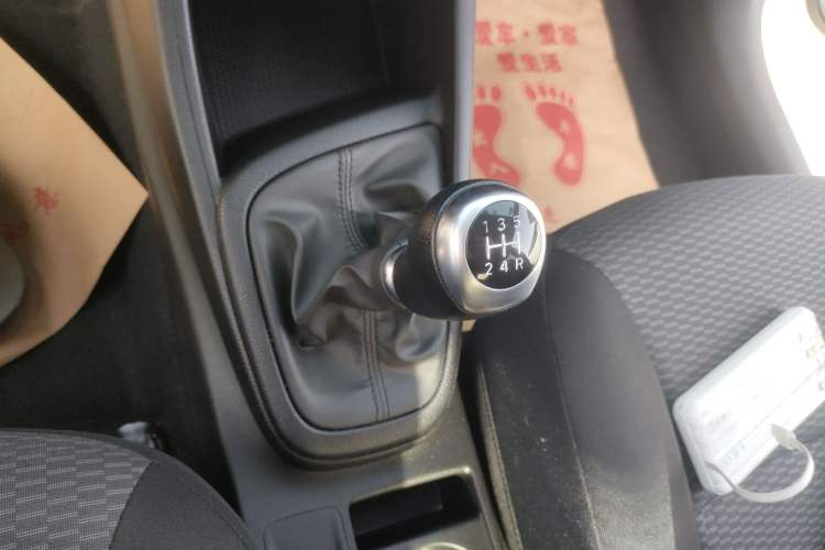 Used Hyundai Verna (older generation) 2017 1.4L Manual Colorful Skyroof Version China V Standard Gear Lever