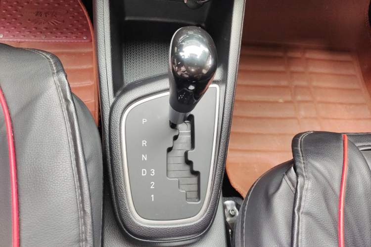 Used Hyundai Verna (older generation) 2017 1.4L Automatic YueXiang Edition China V-standard Gear Lever