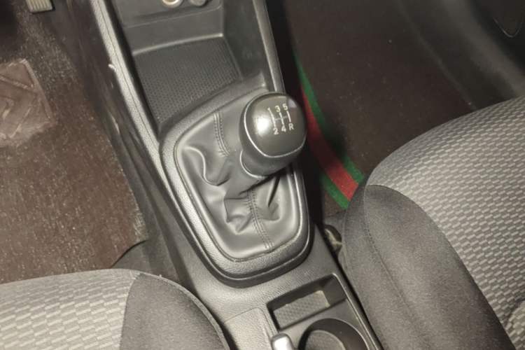 Used Hyundai Verna (older generation) 2017 1.4L Manual Refreshed Version China V Standard Gear Lever