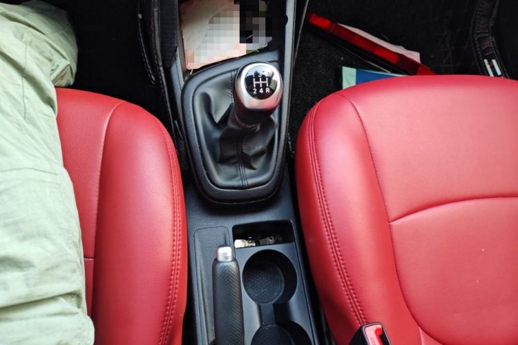 Used Hyundai Verna (older generation) 2017 1.4L Manual Colorful Skyroof Version China VI Standard Gear Lever