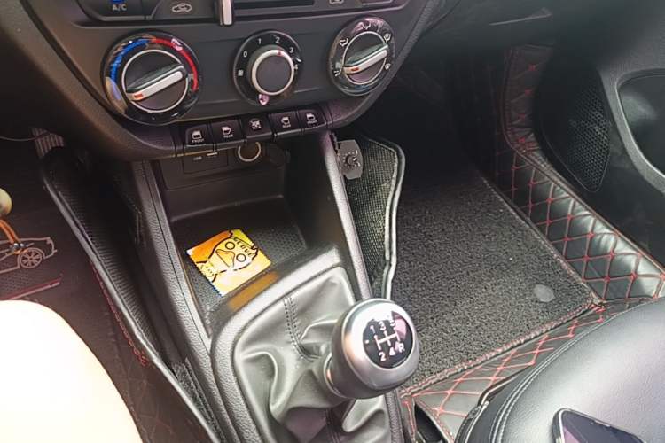 Used Hyundai Verna (older generation) 2017 1.4L Manual Huancai Edition China V Standard Gear Lever