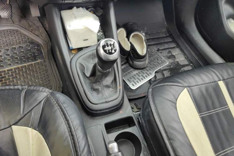 Used Hyundai Verna (older generation) 2017 1.4L Manual Colorful Skyroof Version China V Standard Gear Lever