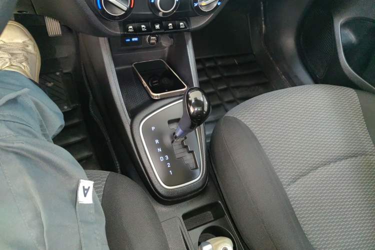 Used Hyundai Verna (older generation) 2017 1.4L Automatic YueXiang Edition China V-standard Gear Lever