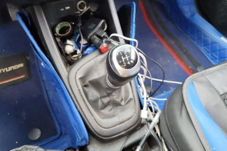 Used Hyundai Verna (older generation) 2017 1.4L Manual Colorful Skyroof Version China V Standard Gear Lever