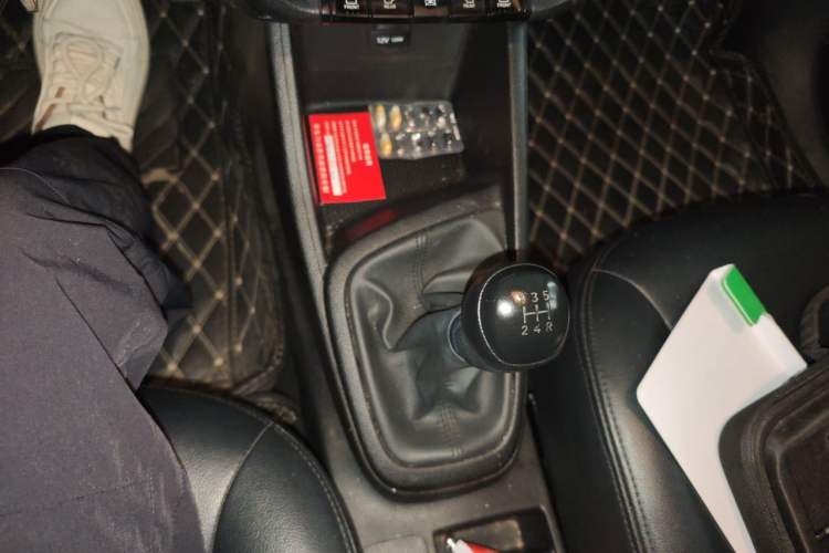Used Hyundai Verna (older generation) 2017 1.4L Manual Refreshed Version China VI Standard Gear Lever