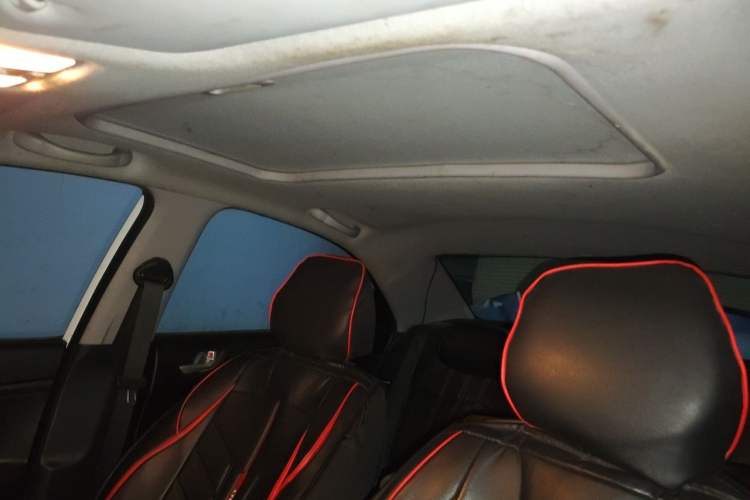 Used Hyundai Verna (older generation) 2017 1.4L Manual Colorful Skyroof Version China V Standard Headliner