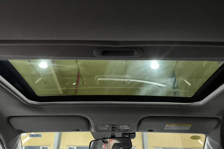 Used Hyundai Verna (older generation) 2017 1.4L Automatic YueXiang Edition China VI Standard Headliner