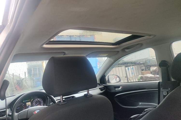 Used Hyundai Verna (older generation) 2017 1.4L Manual Colorful Skyroof Version China V Standard Headliner