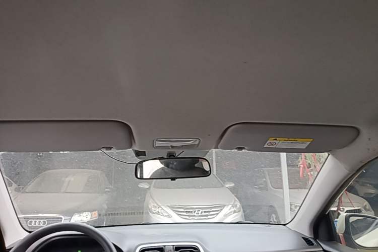 Used Hyundai Verna (older generation) 2017 1.4L Manual Refreshed Version China VI Standard Headliner