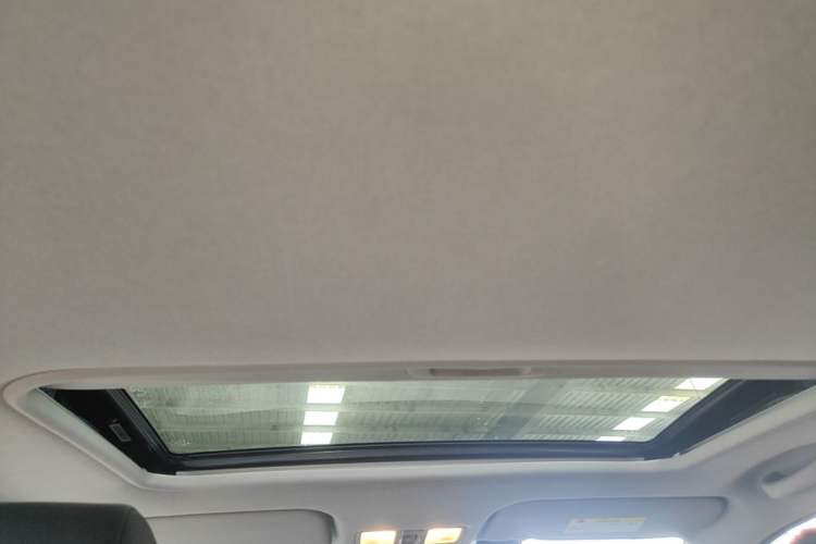 Used Hyundai Verna (older generation) 2017 1.4L Automatic YueXiang Edition China V-standard Headliner