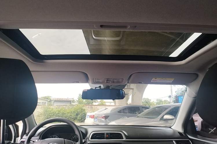 Used Hyundai Verna (older generation) 2017 1.4L Automatic YueXiang Edition China VI Standard Headliner