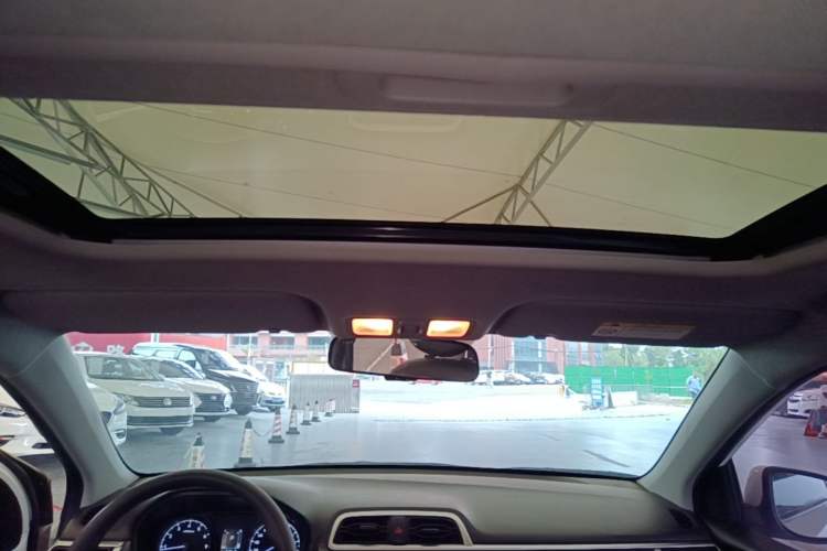 Used Hyundai Verna (older generation) 2017 1.4L Automatic YueXiang Edition China VI Standard Headliner