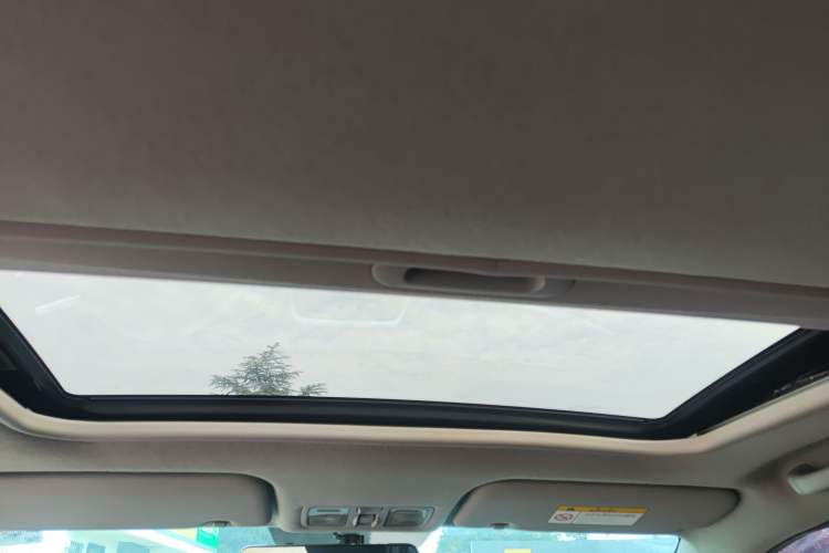 Used Hyundai Verna (older generation) 2017 1.4L Manual Colorful Skyroof Version China V Standard Headliner