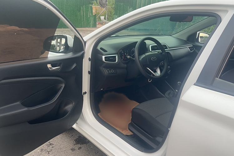 Used Hyundai Verna (older generation) 2017 1.4L Manual Refreshed Version China VI Standard Interior 1