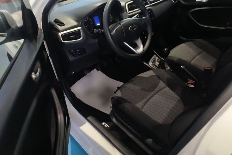 Used Hyundai Verna (older generation) 2017 1.4L Manual Refreshed Version China V Standard Interior 1