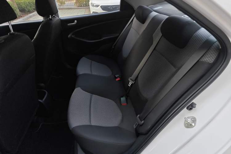 Used Hyundai Verna (older generation) 2017 1.4L Manual Refreshed Version China V Standard Interior 1