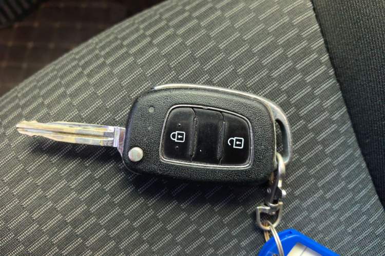 Used Hyundai Verna (older generation) 2017 1.4L Manual Refreshed Version China V Standard Interior 1