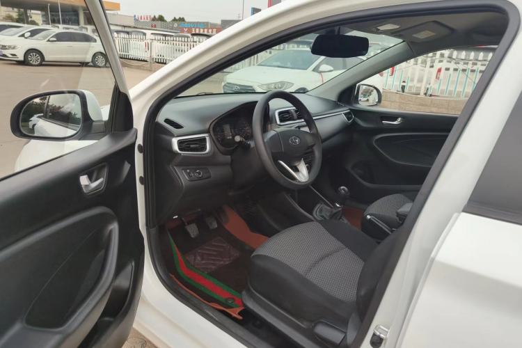 Used Hyundai Verna (older generation) 2017 1.4L Manual Refreshed Version China V Standard Interior 1