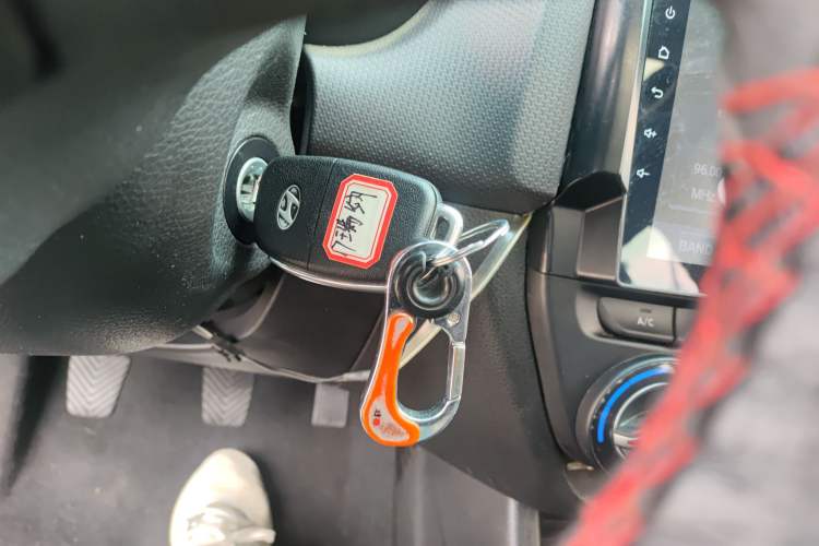 Used Hyundai Verna (older generation) 2017 1.4L Manual Colorful Skyroof Version China V Standard Interior 1