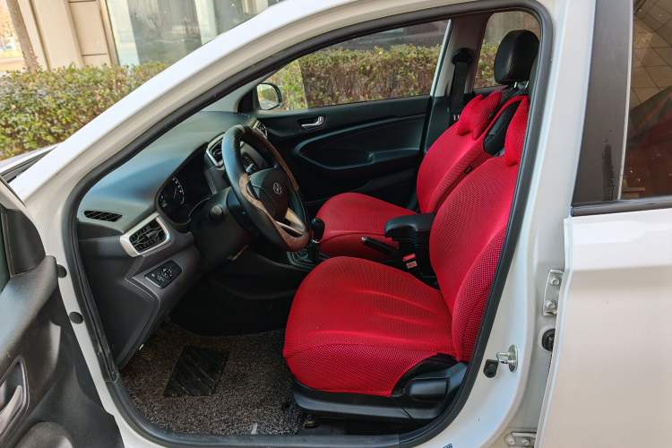 Used Hyundai Verna (older generation) 2017 1.4L Manual Refreshed Version China VI Standard Interior 2