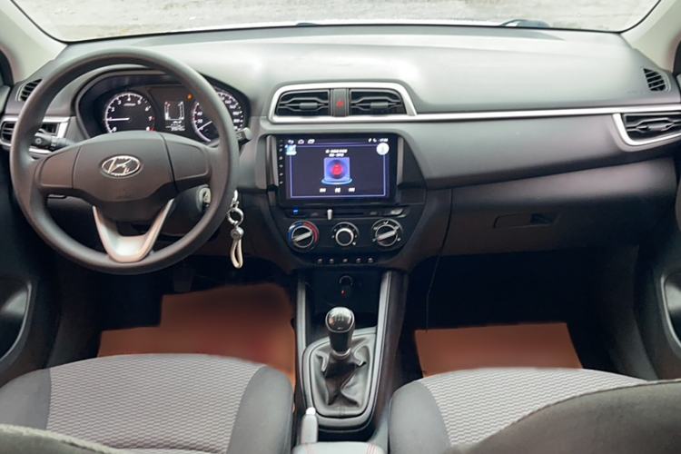 Used Hyundai Verna (older generation) 2017 1.4L Manual Refreshed Version China VI Standard Interior 2