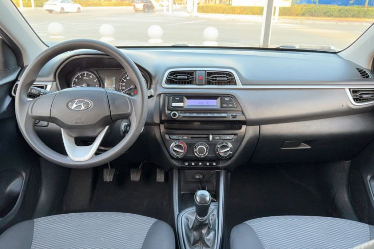 Used Hyundai Verna (older generation) 2017 1.4L Manual Refreshed Version China V Standard Interior 2