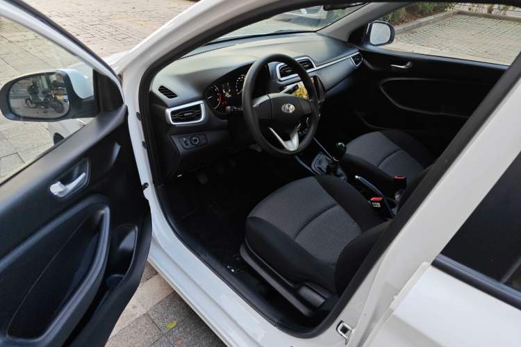 Used Hyundai Verna (older generation) 2017 1.4L Manual Refreshed Version China V Standard Interior 2
