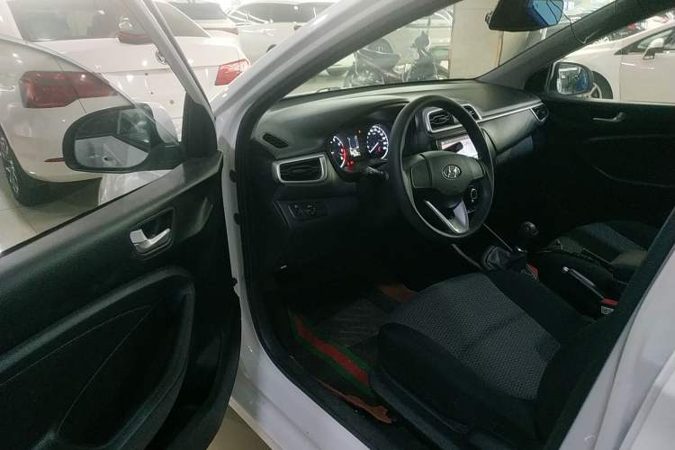 Used Hyundai Verna (older generation) 2017 1.4L Manual Refreshed Version China V Standard Interior 3