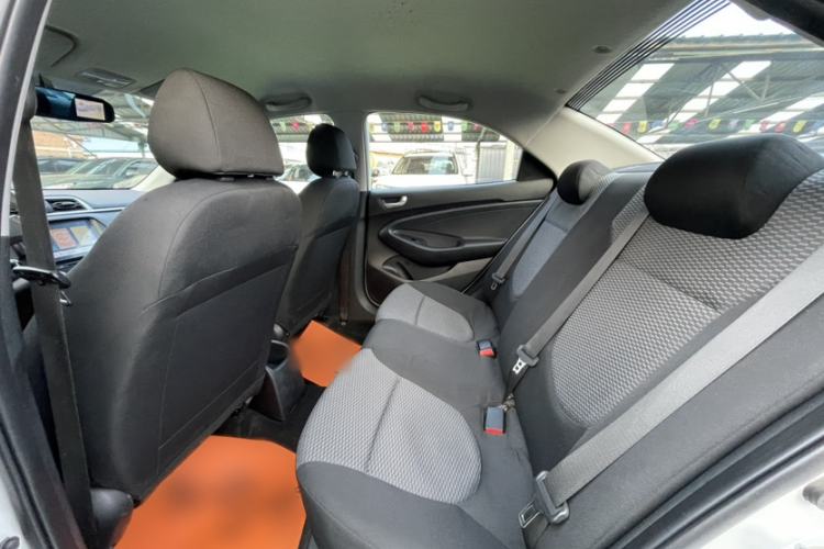 Used Hyundai Verna (older generation) 2017 1.4L Manual Refreshed Version China V Standard Interior 3