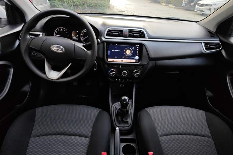 Used Hyundai Verna (older generation) 2017 1.4L Manual Refreshed Version China V Standard Interior 3