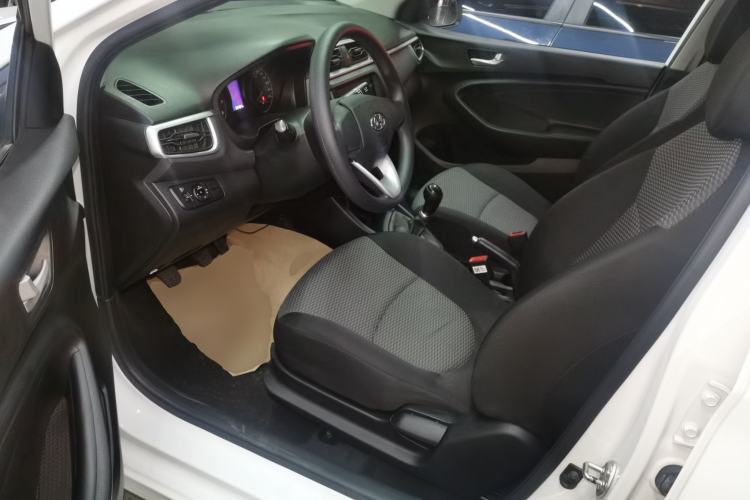 Used Hyundai Verna (older generation) 2017 1.4L Manual Refreshed Version China V Standard Interior 3