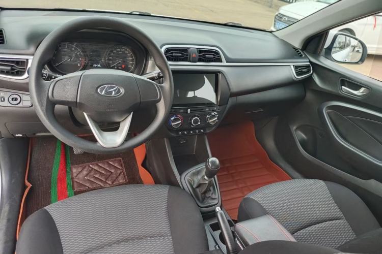 Used Hyundai Verna (older generation) 2017 1.4L Manual Refreshed Version China V Standard Interior 3