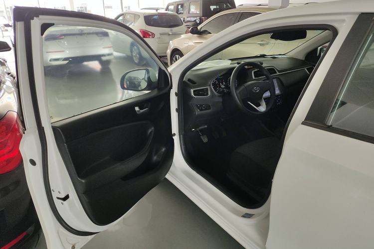 Used Hyundai Verna (older generation) 2017 1.4L Manual Huancai Edition China V Standard Interior 3