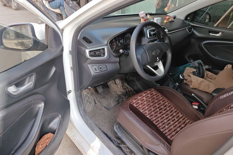 Used Hyundai Verna (older generation) 2017 1.4L Manual Huancai Edition China V Standard Interior 3