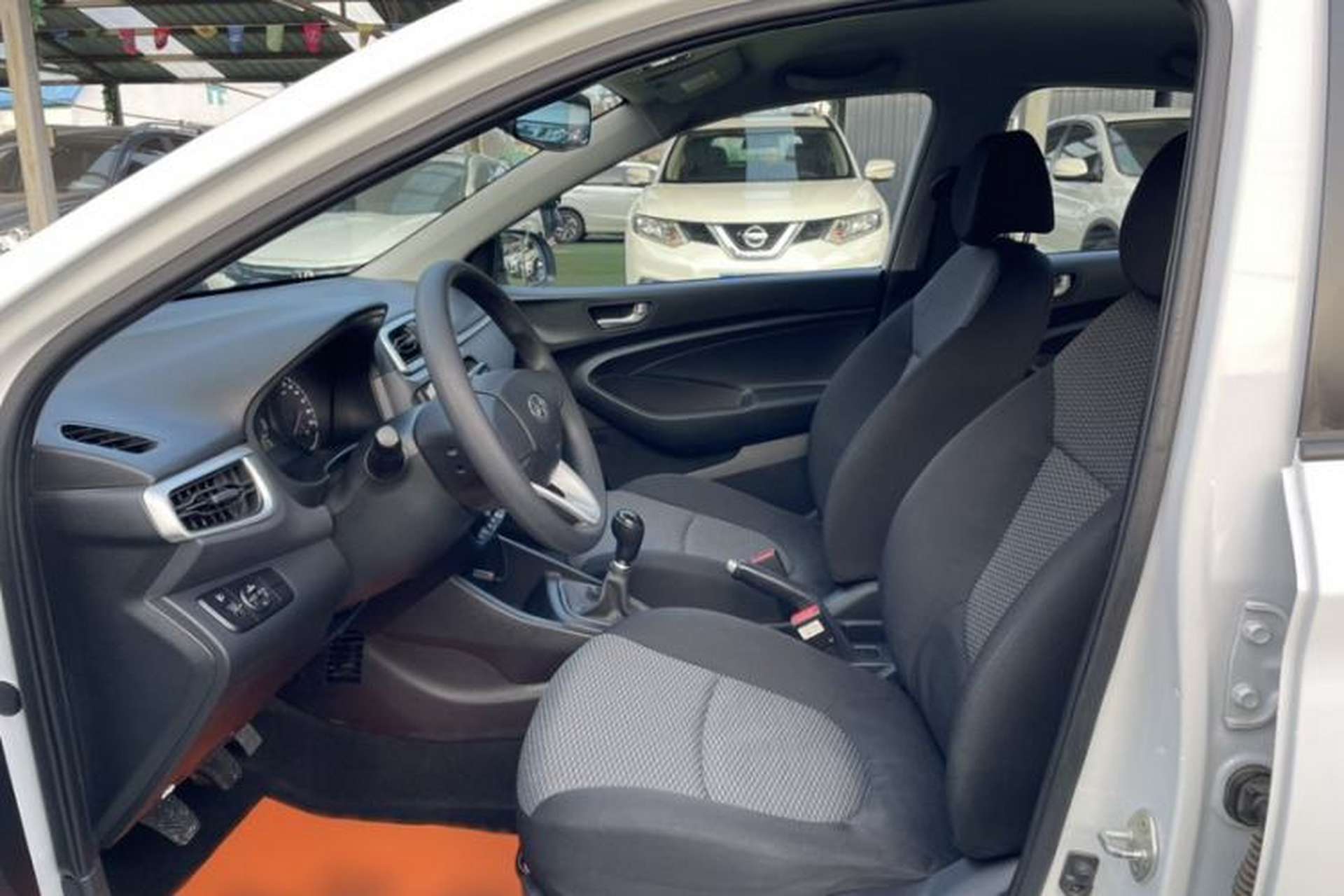 Used Hyundai Verna (older generation) 2017 1.4L Manual Refreshed Version China V Standard Interior 4