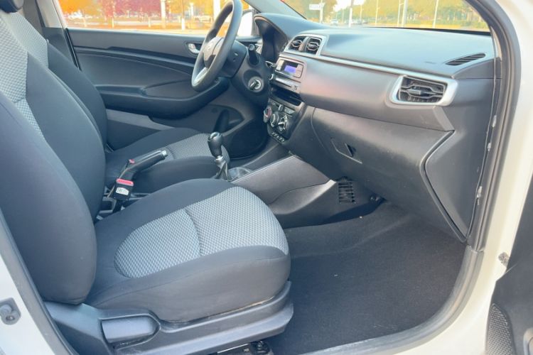 Used Hyundai Verna (older generation) 2017 1.4L Manual Refreshed Version China V Standard Interior 4