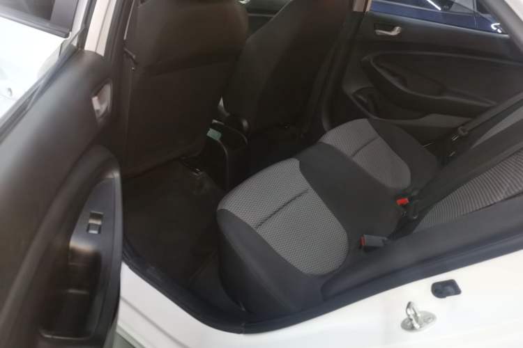 Used Hyundai Verna (older generation) 2017 1.4L Manual Refreshed Version China V Standard Interior 4