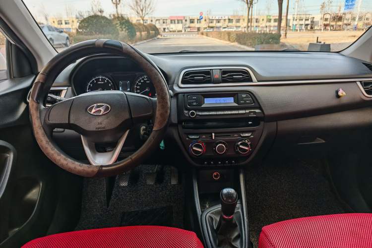 Used Hyundai Verna (older generation) 2017 1.4L Manual Refreshed Version China VI Standard Interior 5