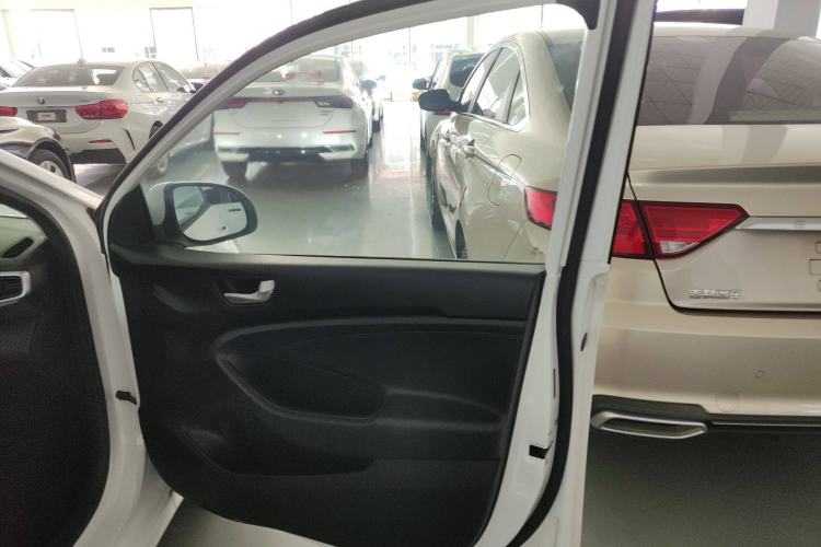 Used Hyundai Verna (older generation) 2017 1.4L Manual Huancai Edition China V Standard Interior 5