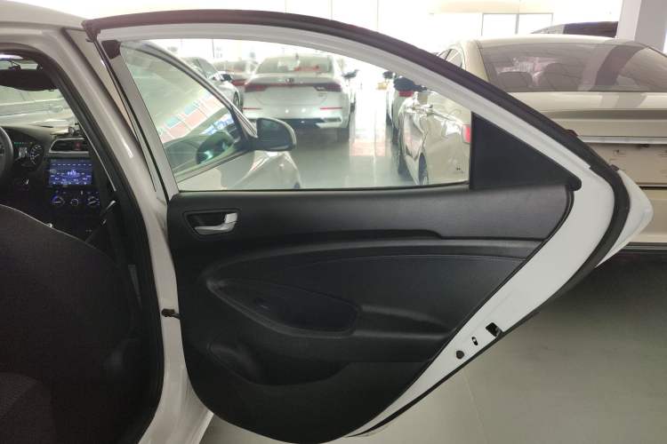 Used Hyundai Verna (older generation) 2017 1.4L Manual Huancai Edition China V Standard Interior 6