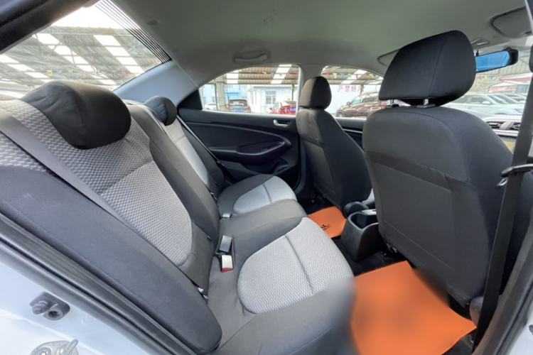 Used Hyundai Verna (older generation) 2017 1.4L Manual Refreshed Version China V Standard Interior 9